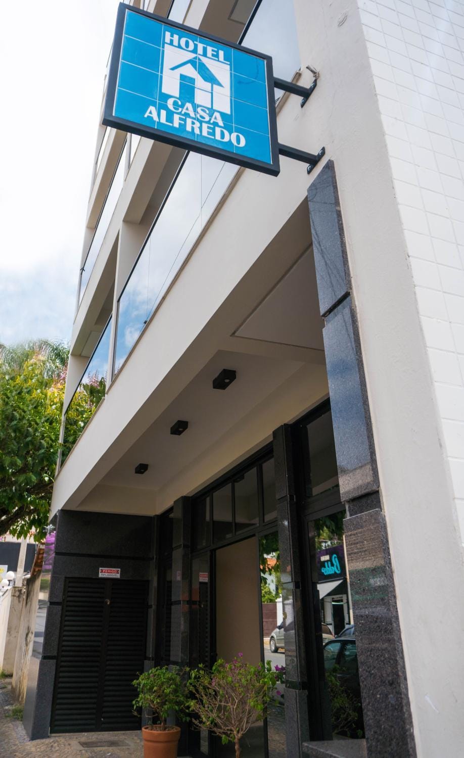 Property building, Facade/entrance, Property logo or sign