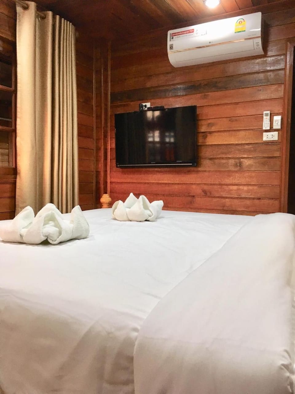 Bed, TV and multimedia, Photo of the whole room, Bedroom, air conditioner