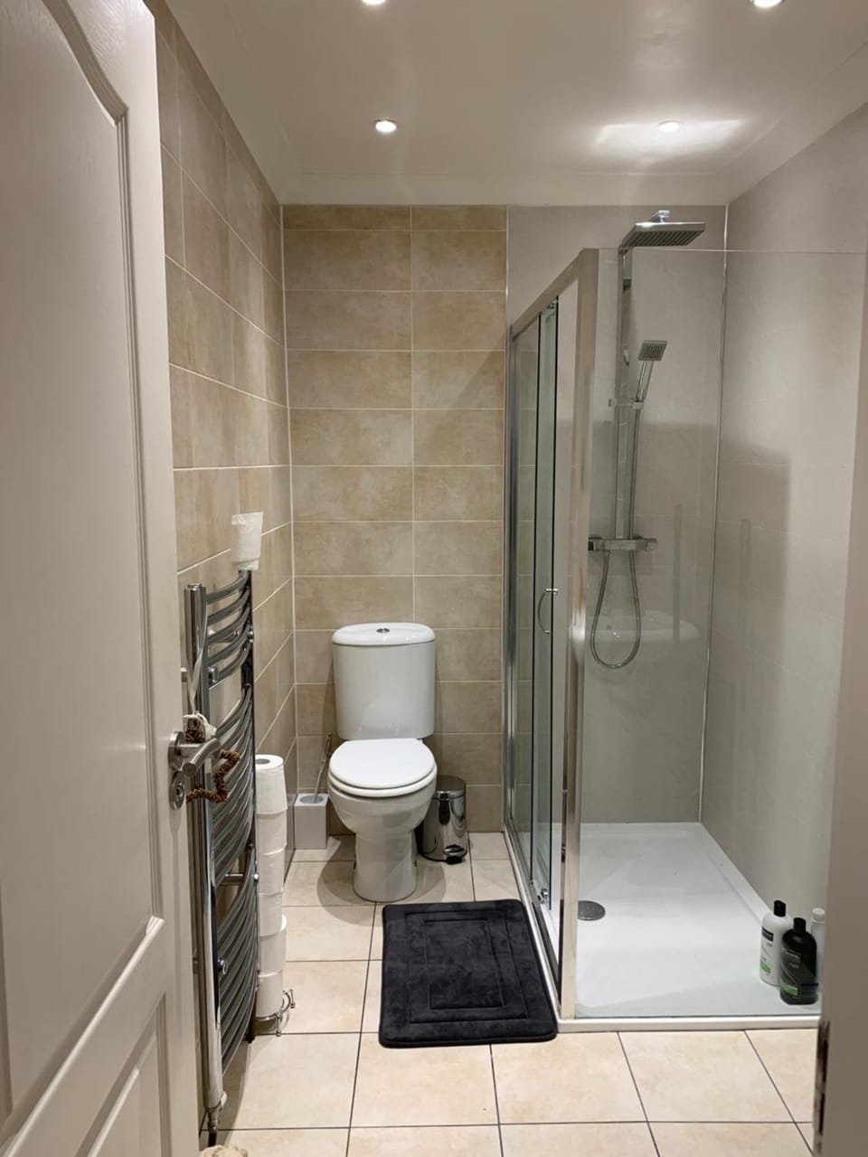 Dunfermline GF flat, 5 min walk to Train St. and High St. Apartment in Dunfermline