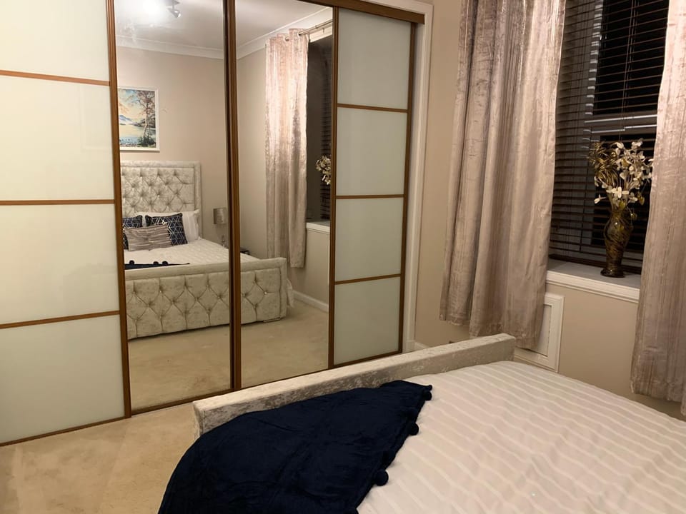 Dunfermline GF flat, 5 min walk to Train St. and High St. Apartment in Dunfermline