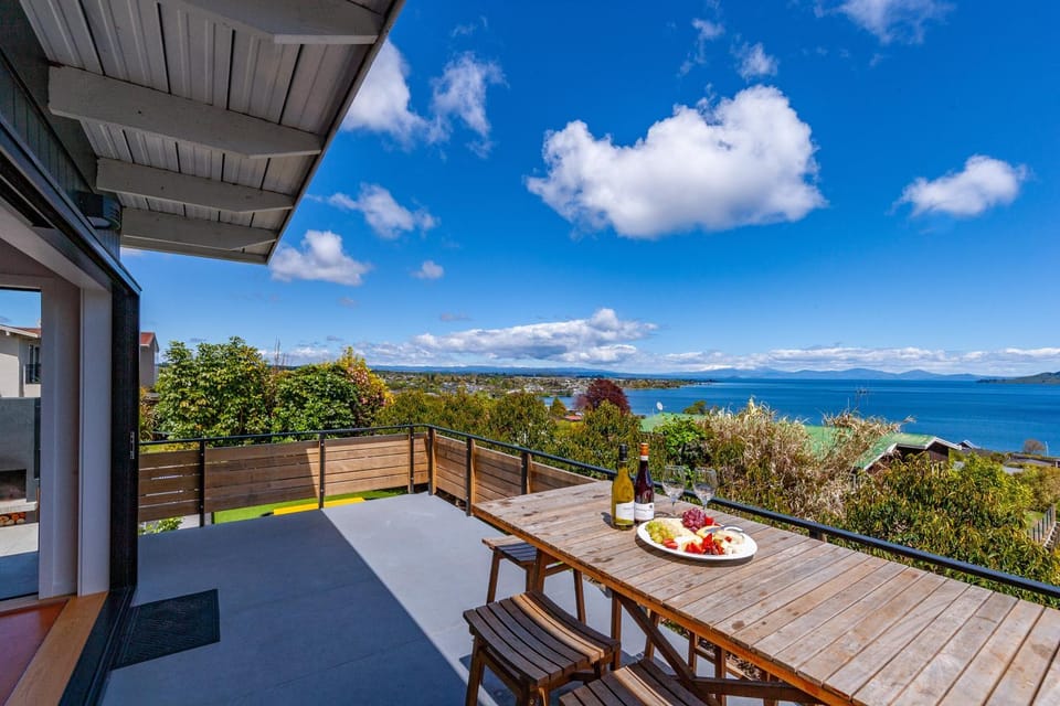 Patio, BBQ facilities, Balcony/Terrace, Lake view, Mountain view