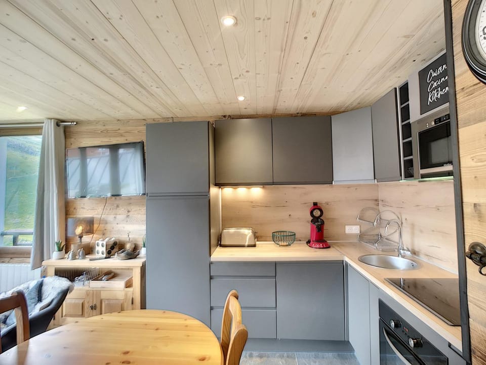 Charmant 3 pièces rénové, 6 pers, ski aux pieds, parking inclus - FR-1-178-335 Apartment in Les Allues