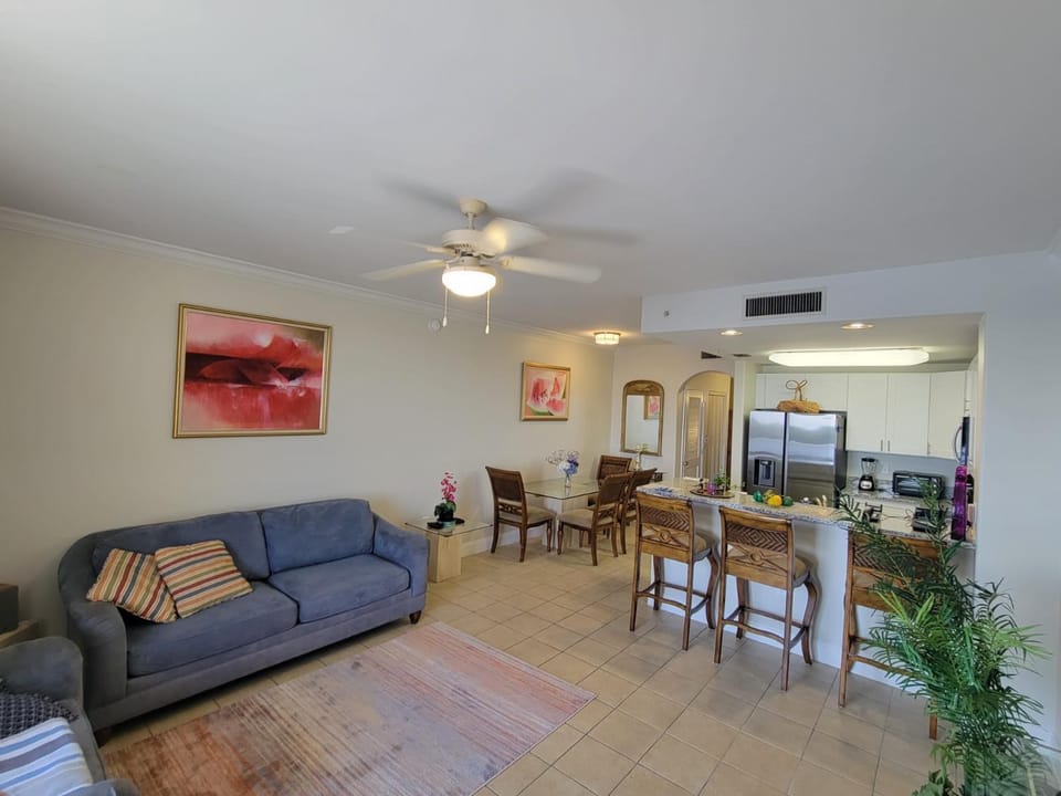 Kitchen or kitchenette, Dining area, fireplace