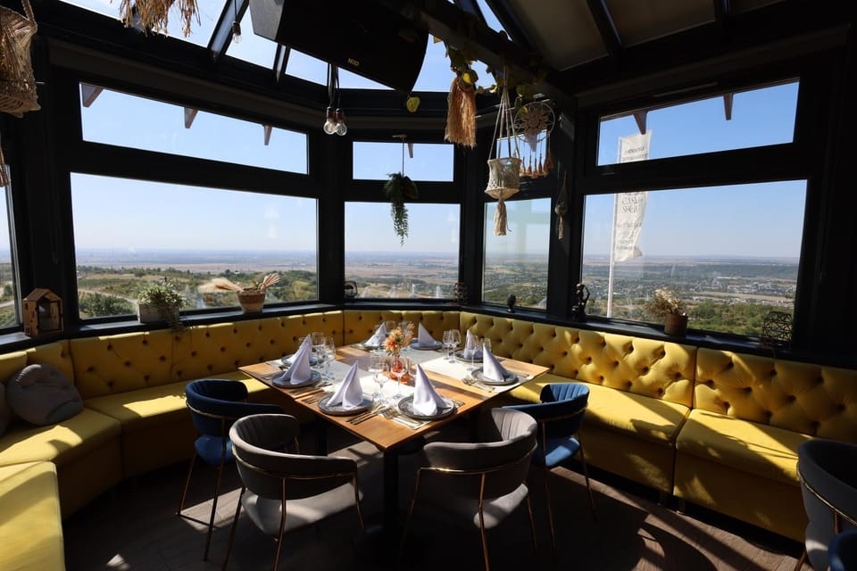 Restaurant/places to eat, Food and drinks, Banquet/Function facilities