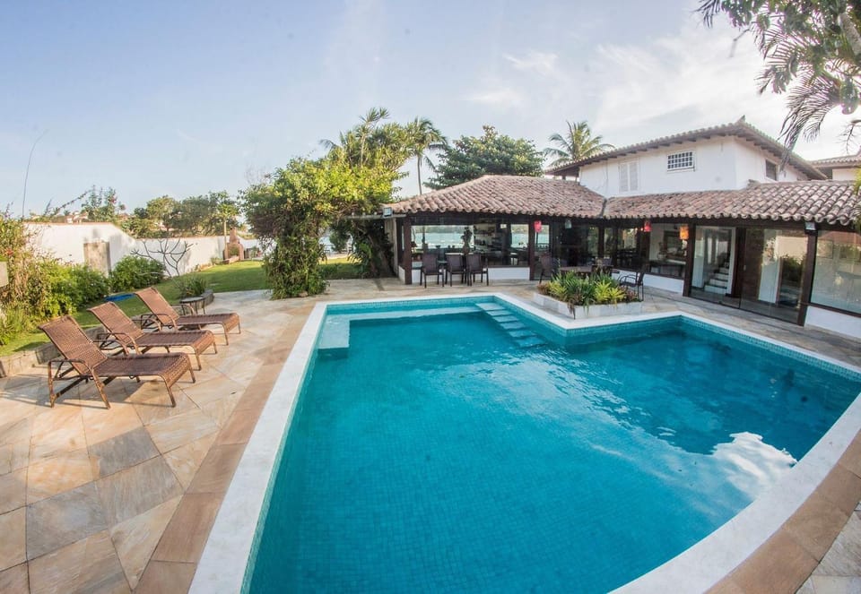 Mansão à beira-mar na Praia da Ferradura Villa in Armacao dos Buzios