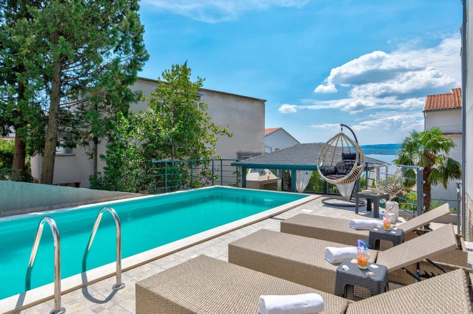 Swimming pool, Swimming pool