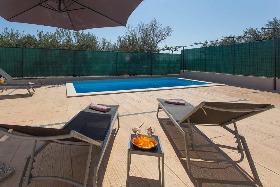 Villa Emanuela with heated private pool, BBQ Villa in Šibenik-Knin County, Croatia
