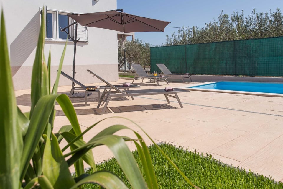 Villa Emanuela with heated private pool, BBQ Villa in Šibenik-Knin County, Croatia
