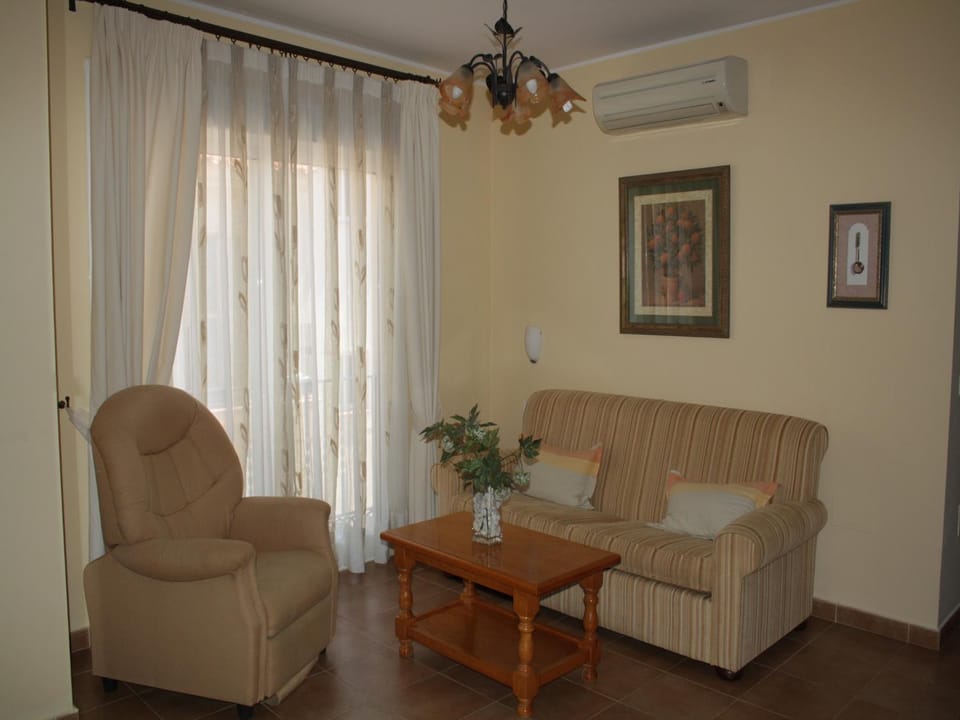 Communal lounge/ TV room, Lounge or bar