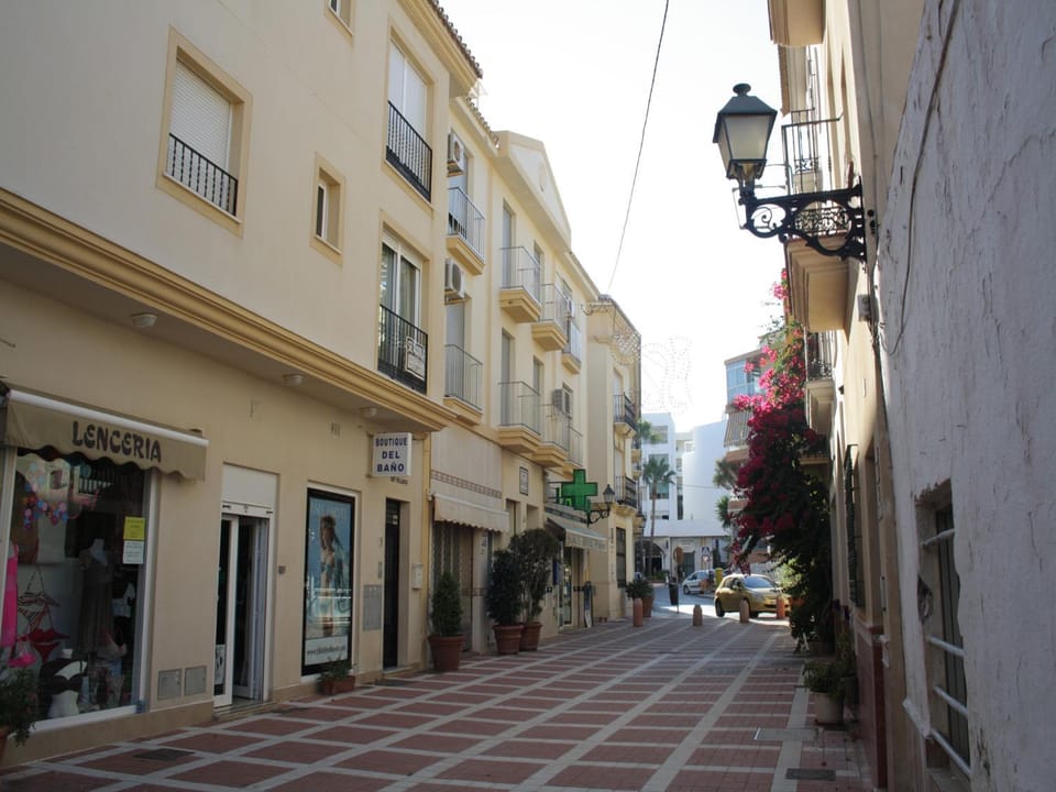 Facade/entrance, Off site