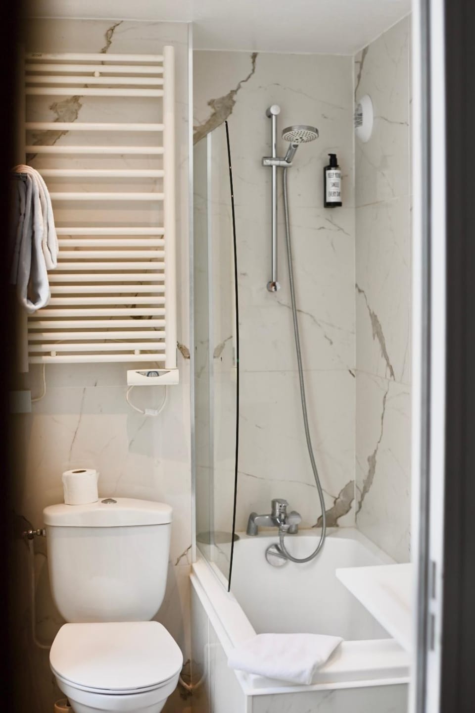 Shower, Toilet, Bathroom, Bath, towels