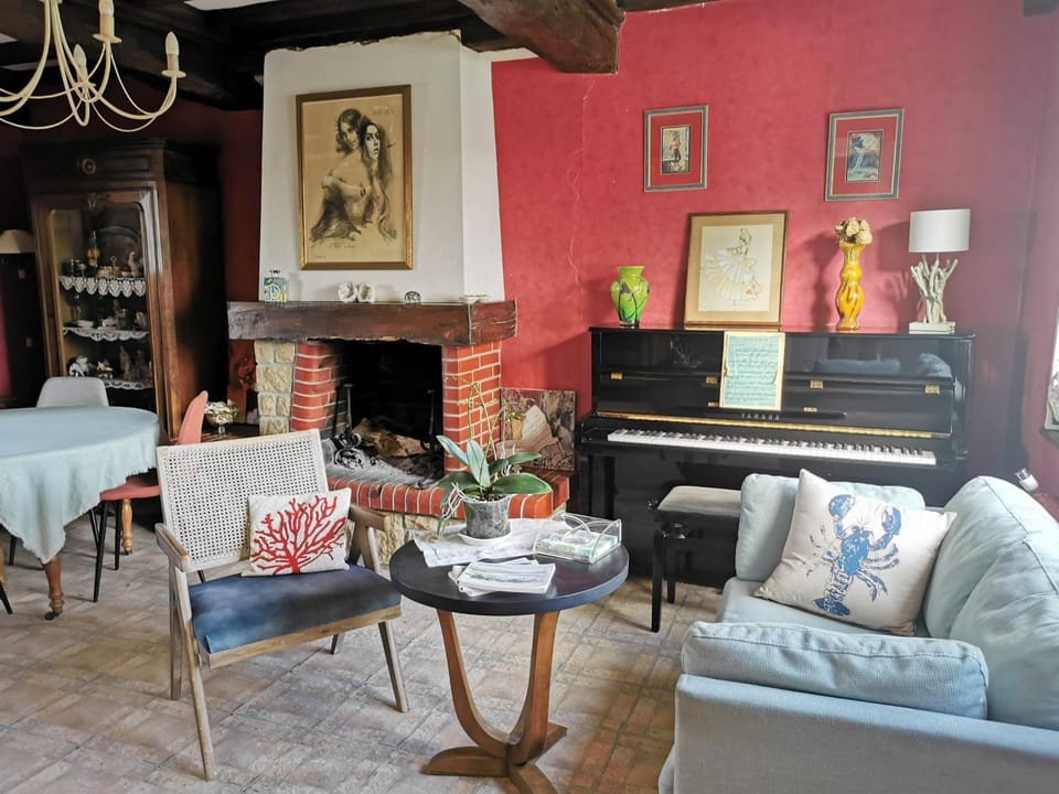 Seating area, Dining area