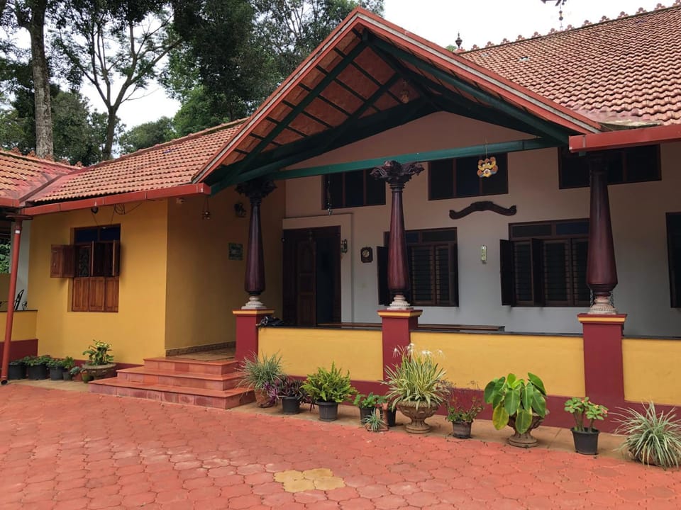 Facade/entrance