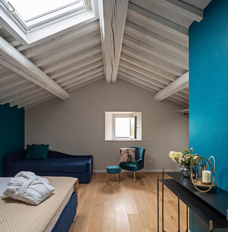 Bed, Photo of the whole room, Decorative detail, Bedroom