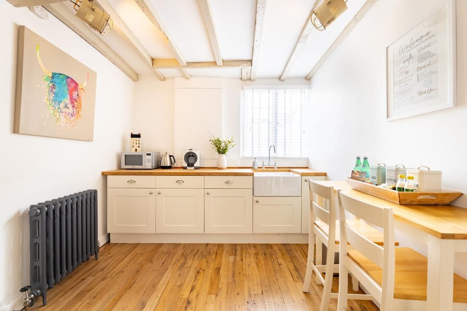 The Art Studio Apartment in Wychavon District