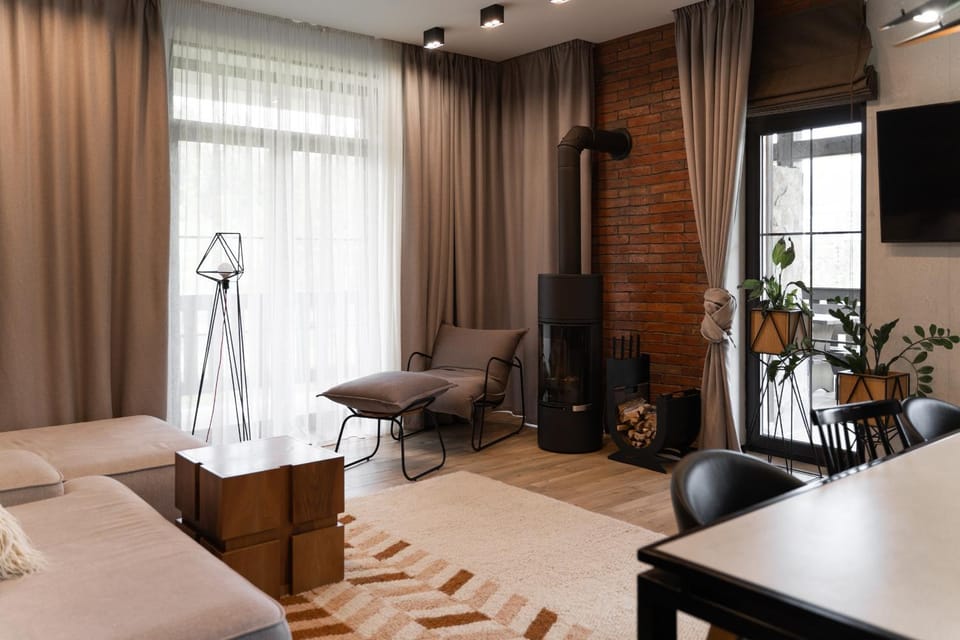 TV and multimedia, Living room, Decorative detail, Seating area, fireplace