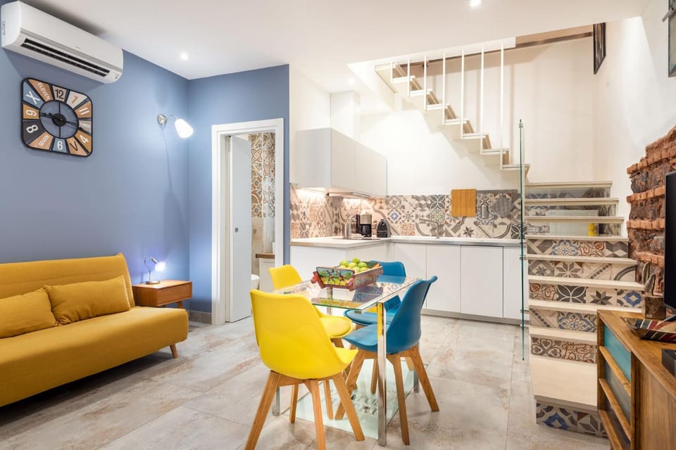 Kitchen or kitchenette, Dining area, air conditioner