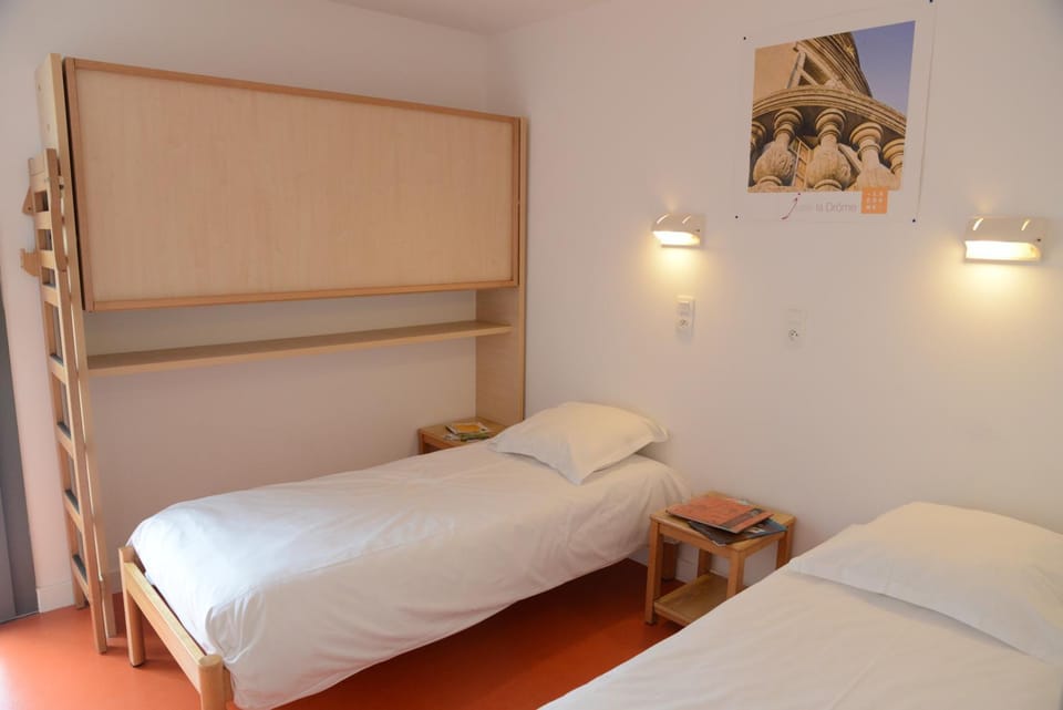 LA FONTAINE D'ANNIBAL Campground/ 
RV Resort in Buis-les-Baronnies