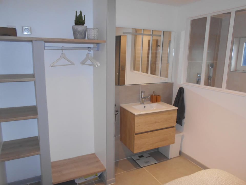 4MIN ORLEANS APPT 1CHB PLEIN AU CALME AVEC TERRASSE ET PARKING DEVANT Apartment in Centre-Val de Loire