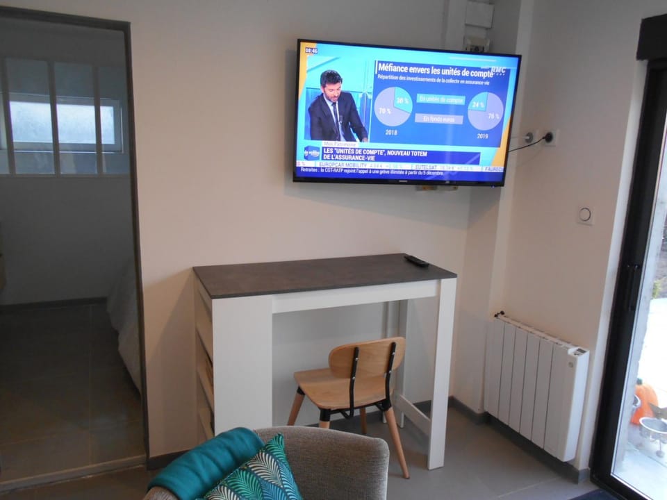 4MIN ORLEANS APPT 1CHB PLEIN AU CALME AVEC TERRASSE ET PARKING DEVANT Apartment in Centre-Val de Loire