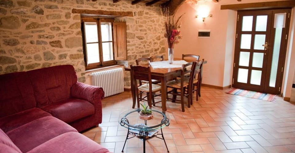 Charming apartment in Caprese Michelangelo, shared pool. Apartment in Tuscany