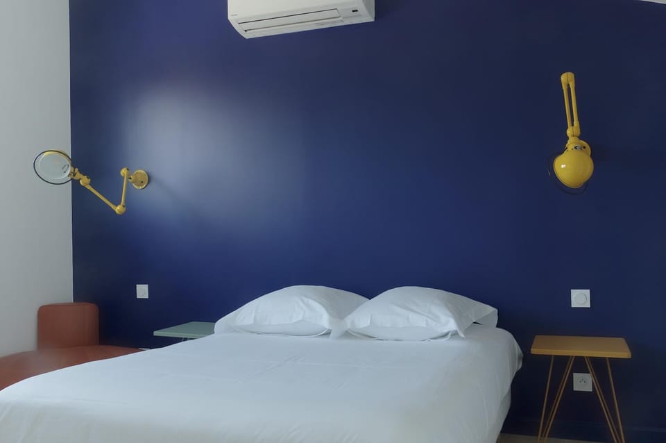 Bed, Photo of the whole room, Bedroom, air conditioner