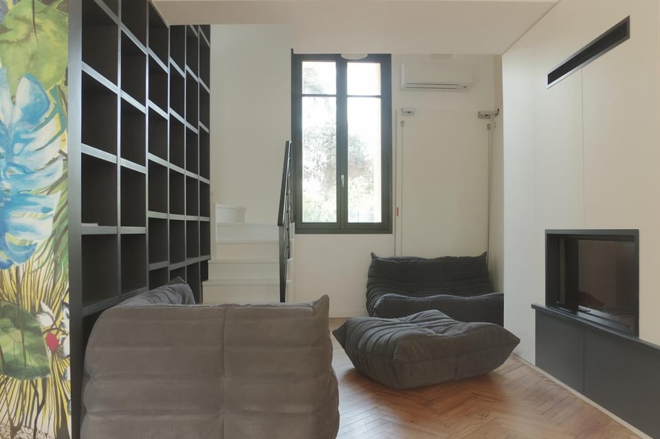 Living room, Seating area