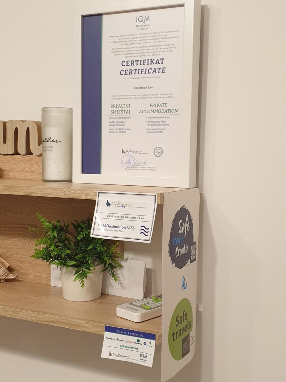 Living room, Certificate/Award