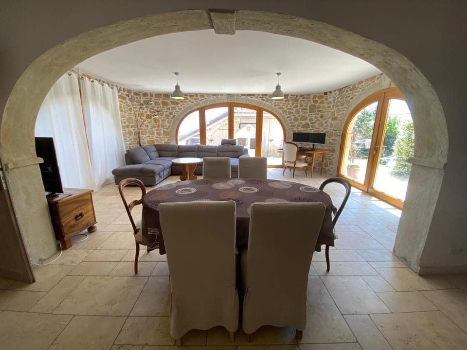 Les Lumières de Genève Bed and Breakfast in Divonne-les-Bains