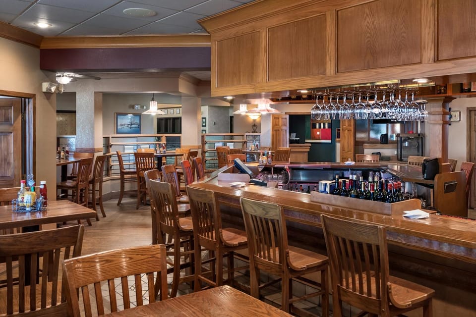 Restaurant/places to eat, American breakfast, Lunch, Dinner, Alcoholic drinks, Non alcoholic drinks