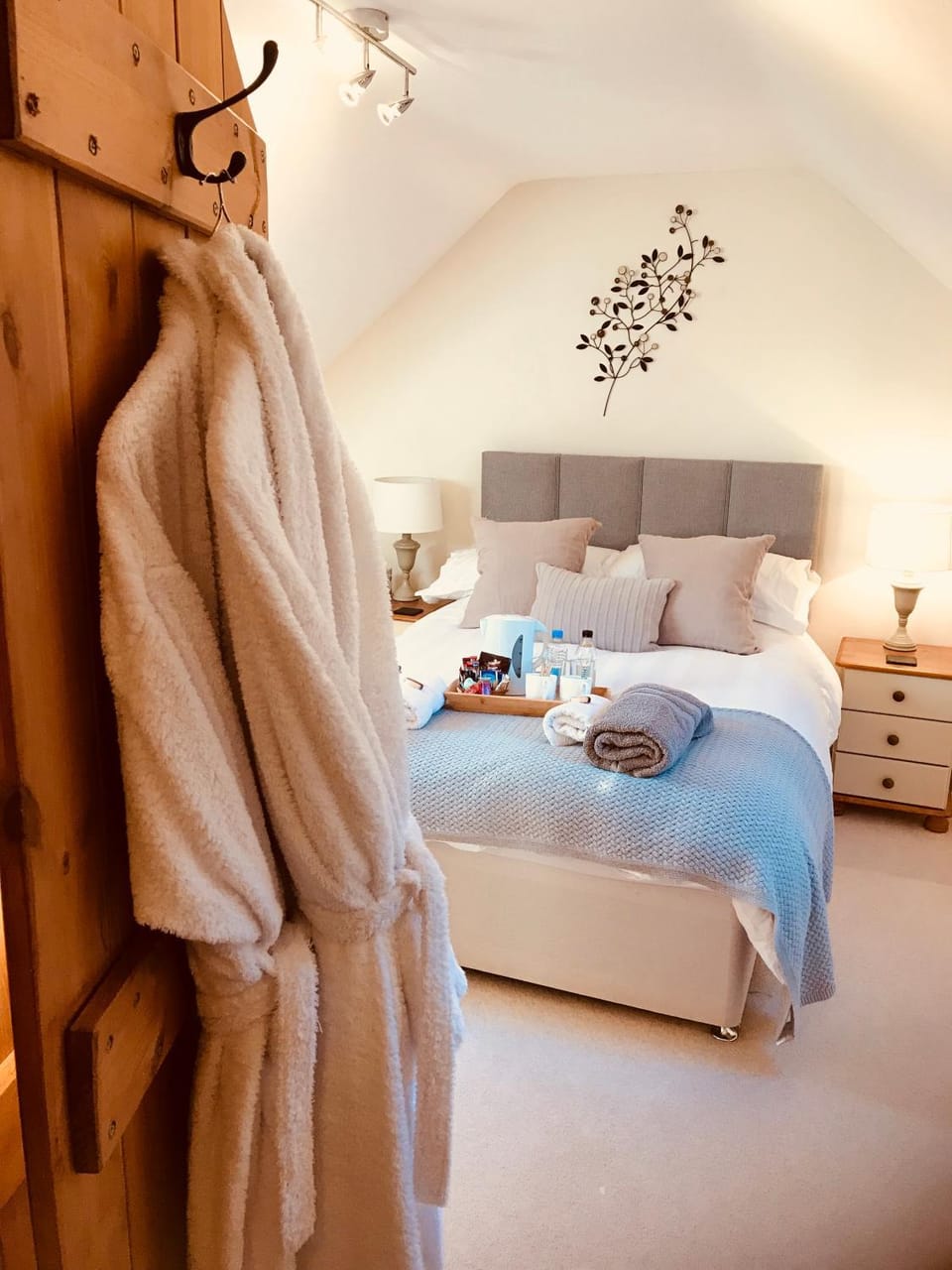 Bed, Coffee/tea facilities, Decorative detail, Bedroom