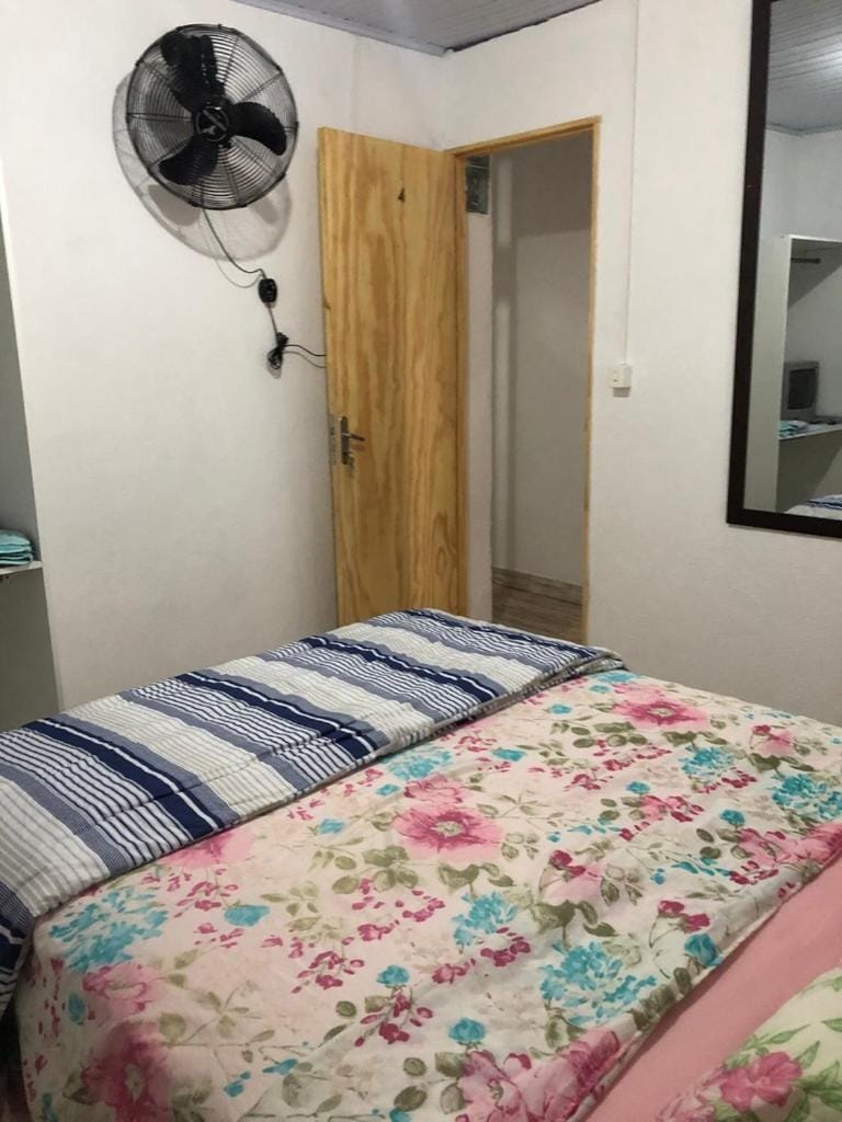 Apartamento de 2 quartos com Ar Condicionado na Enseada Apartment in State of São Paulo