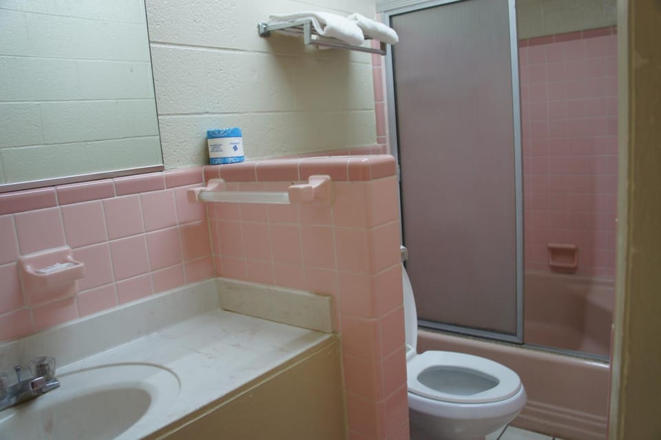 Royalinn & suites Hotel in Burlington