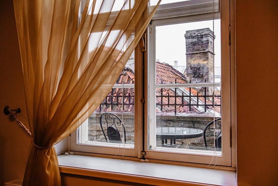 Nearby landmark, View (from property/room), City view, Landmark view, Quiet street view, Inner courtyard view