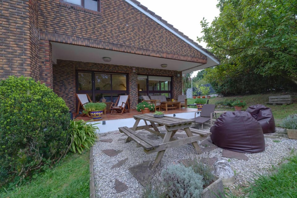 Property building, Garden, Balcony/Terrace