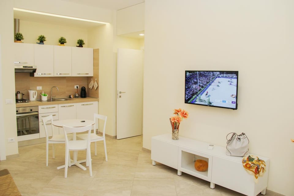 TV and multimedia, Kitchen or kitchenette, Living room