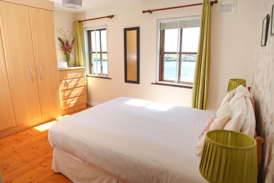 Bed, Photo of the whole room, Bedroom, Sea view