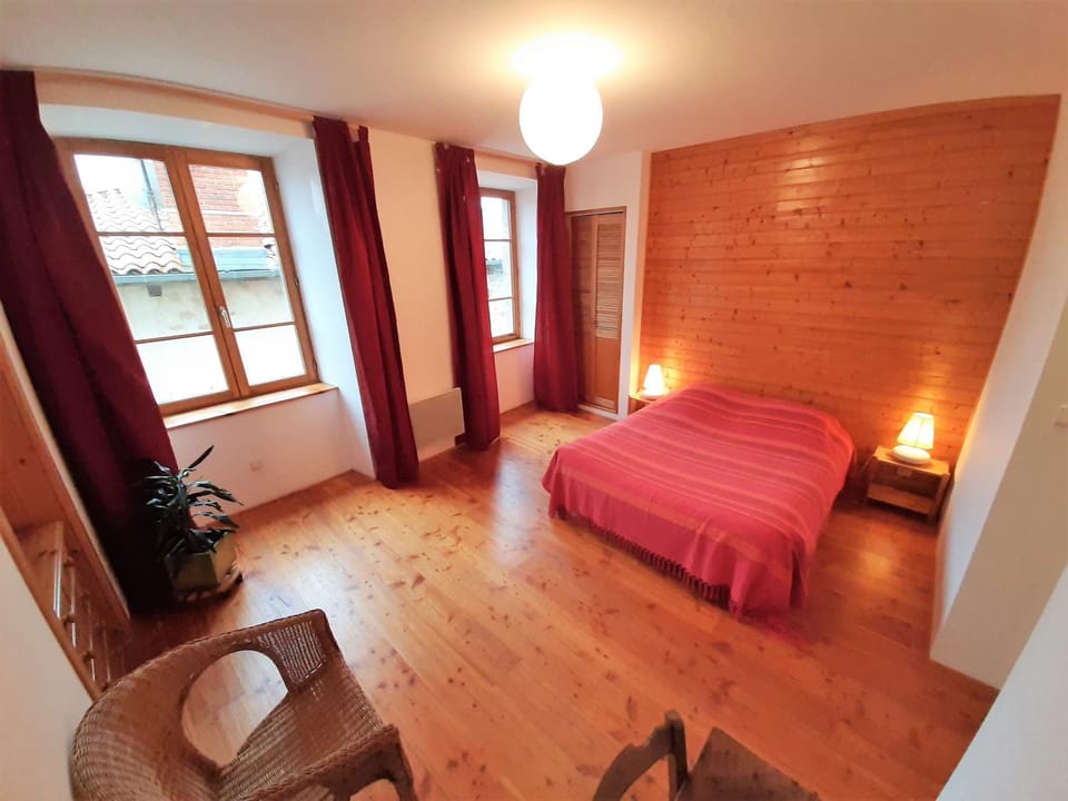 Bed, Photo of the whole room, Bedroom