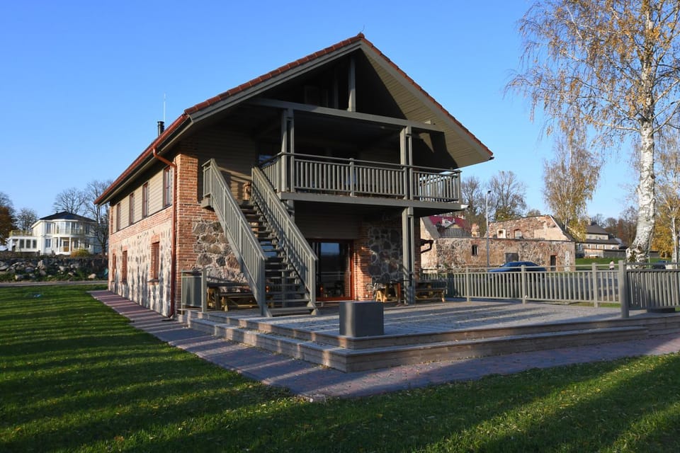 Property building, Balcony/Terrace, River view