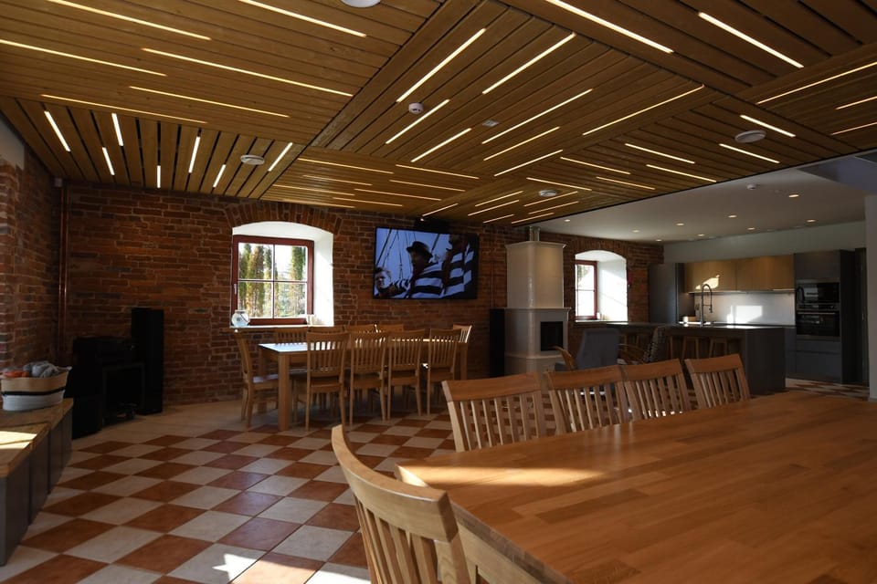 Communal lounge/ TV room, Balcony/Terrace, Kitchen or kitchenette, Banquet/Function facilities