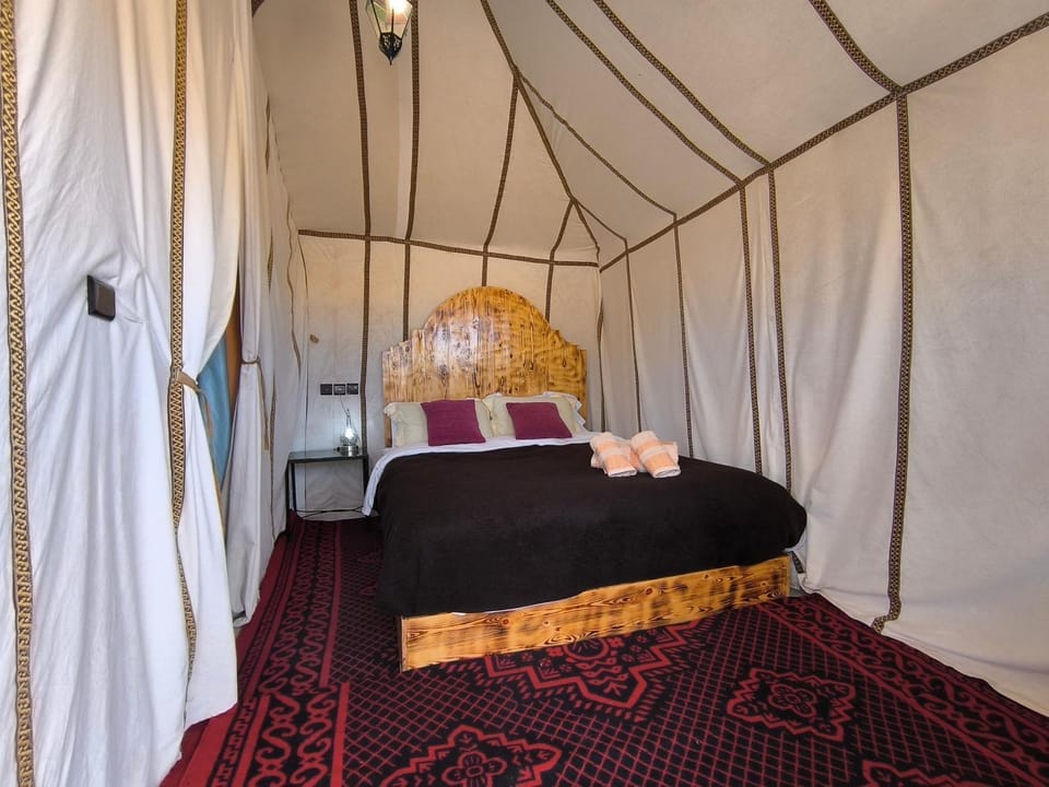 Bed, On-site shops, Bedroom