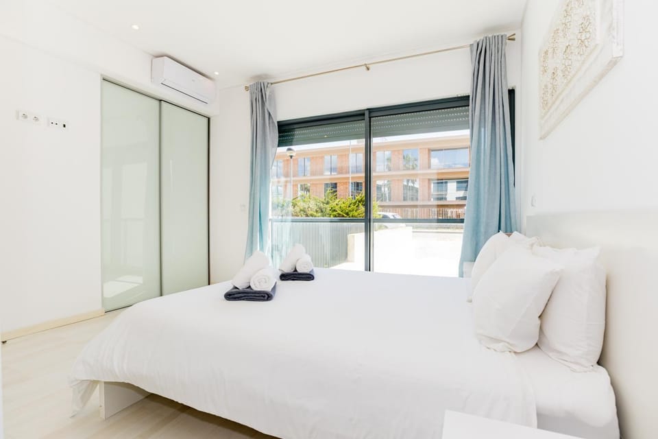 Bed, Photo of the whole room, Bedroom, towels, air conditioner