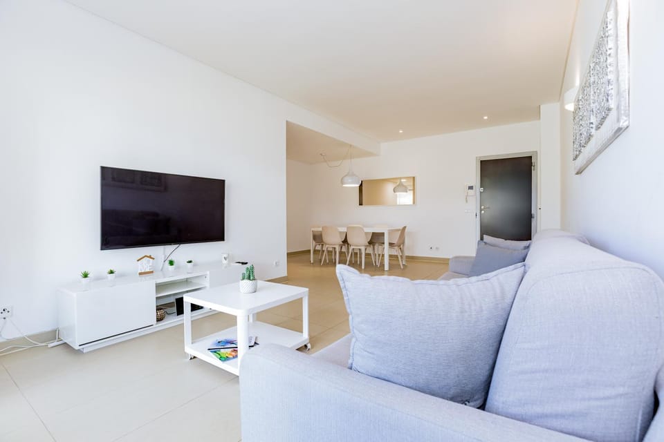 Communal lounge/ TV room, TV and multimedia, Living room, Seating area, Evening entertainment