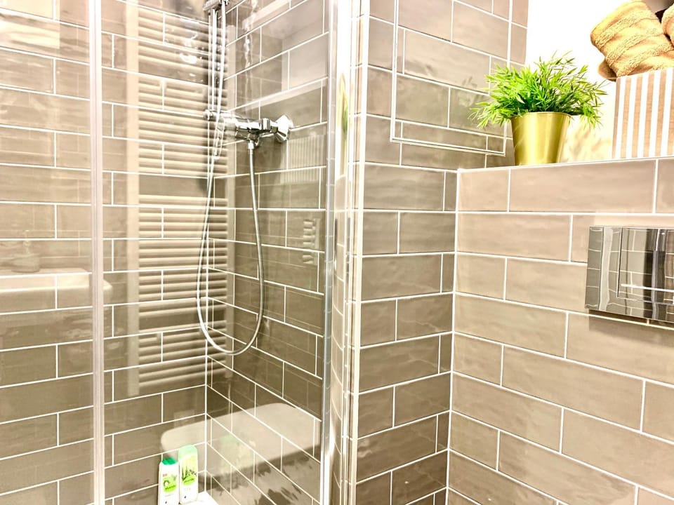 Luxury, bright Studio with parking and balcony in Bratislava center Apartment in Bratislava