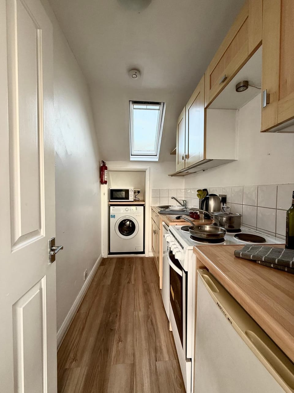 Kitchen or kitchenette, oven, stove, toaster, washing machine