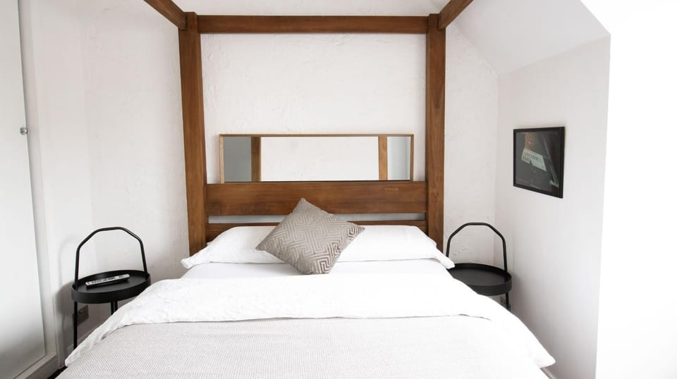 One-Bedroom flat in Cheam Village Apartment in England