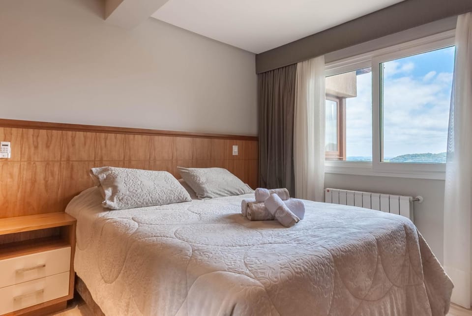 Bed, Bedroom, Mountain view