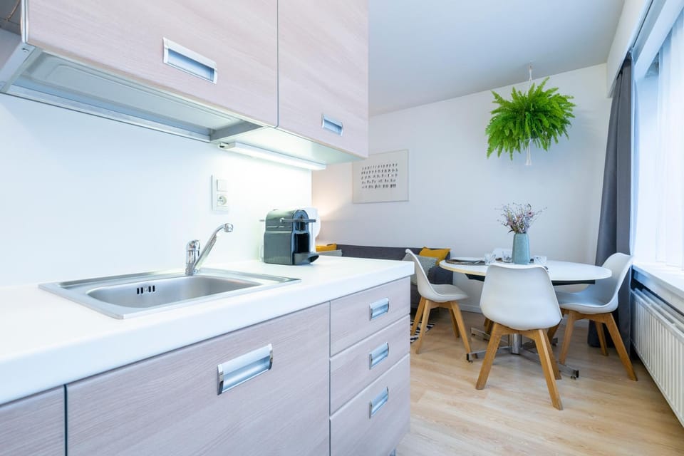 Coffee/tea facilities, Kitchen or kitchenette, Dining area