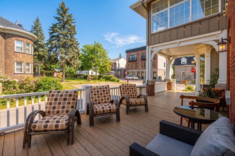 Les Suites Du Vieux-Lévis - With AC and Parking Bed and Breakfast in Quebec City