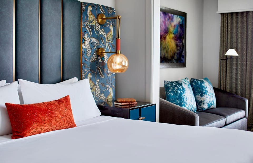 Bed, Seating area
